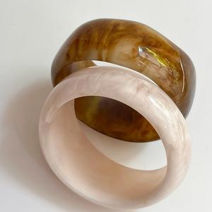 Personalización de calidad superior de marca nuevo brazalete de resina de moda colorido de estilo Vintage hecho a mano altamente pulido para mujer - Product Image 3