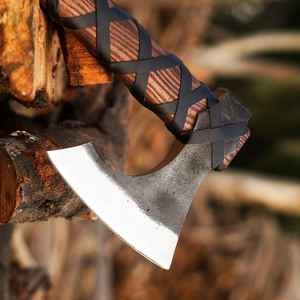 Haches vikings de haute qualité, faites à la main, forgées à la main en acier au carbone, pour la survie en plein air, avec un étui en cuir fin - Product Image 3