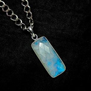 Colgante de Plata de Ley 925 ovalado facetado, piedra lunar arcoíris, piedra lunar Natural, colgante de plata chapada en oro del fabricante - Product Image 1