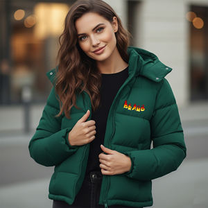 Chaqueta de invierno ligera y transpirable para mujer, 100% poliéster teñido, acolchada, estilo hip hop, cálida, con perlas y remaches, venta al por mayor, personalizada - Product Image 4