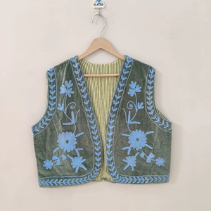Chaleco Suzani de Terciopelo Vintage, Bordado Artesanal, Estilo Boho Chic, Chaleco para Festivales, Chaqueta Suzani para Mujer, Regalo para Ella - Product Image 1