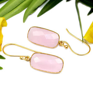 Femmes Style bleu topaze pierre précieuse Hydro Quartz coussin forme 18k plaqué or lunette boucle d'oreille Lite poids laiton bijoux en gros - Product Image 5