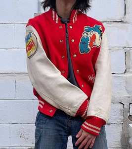 เสื้อแจ็คเก็ตวาร์ซิตี้ของชมรมนักศึกษาหญิงกรีกแบบกำหนดเอง |   เสื้อแจ็คเก็ตเลตเตอร์แมนวิทยาลัยทำจากผ้าขนสัตว์และหนัง |   เครื่องแต่งกายของสมาคมนักเรียนชายและหญิง - Product Image 2