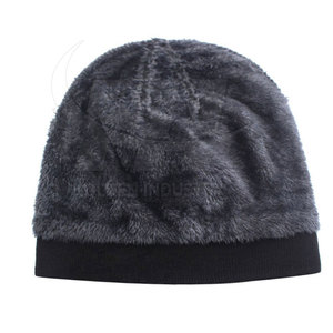 Bonnets élégants pour hommes, bonnets en tricot fin, bonnets d'hiver confortables, couvre-chefs décontractés à la mode en vente - Product Image 3