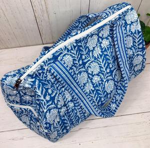 กระเป๋าเดินทางทรงดัฟเฟิลสุดหรูแบบสปอร์ตทนทานงานแฮนด์เมดกระเป๋าเดินทางสำหรับวันหยุดสุดสัปดาห์ขนาดใหญ่ผ้าบุผ้าสำหรับใส่ค้างคืนพิมพ์ลายดอกไม้ - Product Image 1