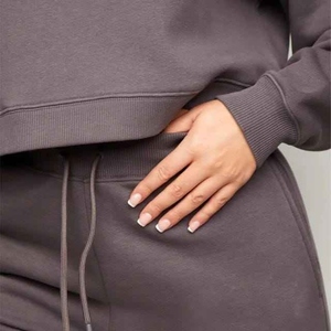 Cozy Fit Chándal de invierno para mujer Diseño personalizado Sudadera con capucha de dos piezas Conjunto de joggers Transpirable 100% Algodón Ecológico Secado rápido - Product Image 3