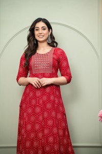 Robe ethnique mi-longue en coton imprimé Anarkali Kurti rouge brodé A-Line Salwar Kameez pour les fêtes et les mariages - Product Image 5