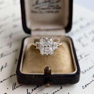 Bague de fiançailles en diamant de culture en taille radiant Caraway - Product Image 3