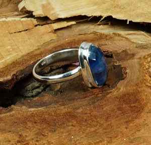 Anillo de Piedra Preciosa Ovalada de Cianita Azul en Plata de Ley 925, Joyería Hecha a Mano - Product Image 2