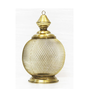 Lanterne suspendue en fer doré et noir Lampe T géométrique décorative pour la maison en métal - Product Image 4
