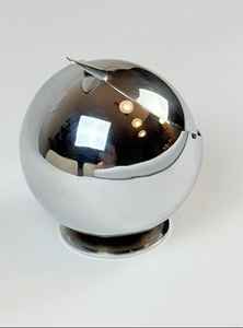 Cenicero de latón con diseño de obturador resistente, bandeja de cigarros de metal portátil y duradera de lujo con acabado plateado liso - Product Image 3