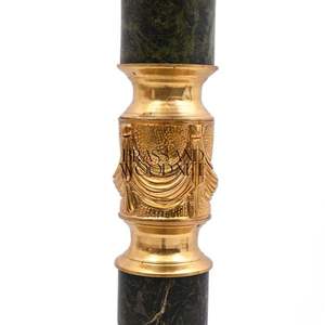 Cheminée en marbre blanc sculptée à la main de style français de luxe avec ornements en laiton - Product Image 3