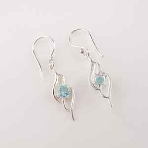 Pendientes de Plata de Ley con Topacio Azul Cielo, Piedra de Nacimiento de Diciembre, Joyería Hecha a Mano, Regalo para Mujer, Chapado en Oro Fino, para Fiesta - Product Image 1