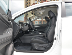 Sedán de 5 Asientos, Auto Usado con Volante a la Izquierda, Gasolina, Eado, Cámara Trasera, Sin Accidentes, Inteligente, En Buenas Condiciones - Product Image 4