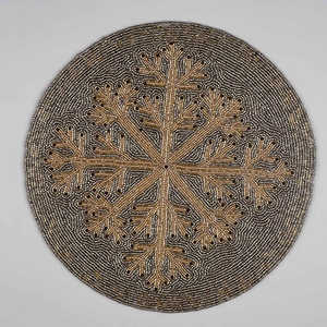 Napperons Ronds Modernes de Luxe en Satin Perlé, Faits Main, Tissés, Brodés et Tricotés, Polyvalents pour la Maison, les Mariages, l'Extérieur, les Hôtels et Noël - Product Image 1