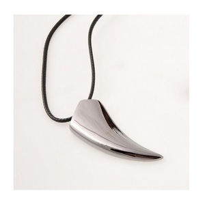 Pendentif en acier au titane pour hommes européens et américains Street Fashion Hip Hop Personnalité créative avec pierre de zircon pour les fêtes - Product Image 2