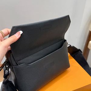 शीर्ष रैंकिंग वाली काउहिड साइड हैंडबैग मैन ब्रांडेड अंडरआर्म मेन 'ई मैसेंजर बैग' पुरुषों की थैलियों से प्रेरित - Product Image 4