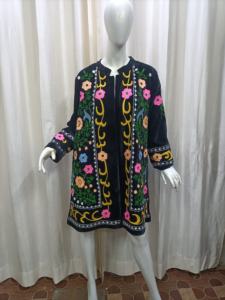 Nuevo abrigo bordado Suzani hecho a mano indio para mujer chaqueta de moda de manga larga para fiesta de invierno temporada de otoño llena de algodón - Product Image 3