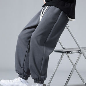 2025 Pantalones de chándal de gran tamaño personalizados Pantalones de chándal de pierna ancha holgados, pantalones acampanados para hombres, hechos en Pakistán - Product Image 3