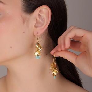 ต่างหูห้อยทำด้วยมือสำหรับผู้หญิง Dua | ดีไซน์ใบองุ่นอมาโซไนต์ทองเหลืองชุบทอง18K | งานแต่งงาน | ผู้ผลิต - Product Image 5