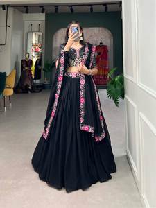Hermosa Georgette Lehenga Choli adornada con lentejuelas y bordado delicado - Product Image 2