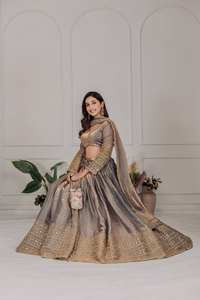 Lehenga Choli léger à la mode avec Dupatta pour les femmes Collection de vêtements de mariage Taille personnalisée disponible - Product Image 2