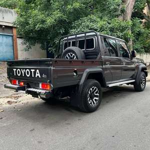 Toyota Land Cruiser Doble Cabina 4x4 Pickup, Seminuevo - Product Image 2