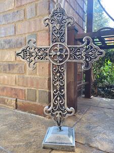 Cruz de Metal Ornamentada, Cruz Cristiana Decorativa de Mesa para Iglesia, Hogar, Sala de Oración - Product Image 2