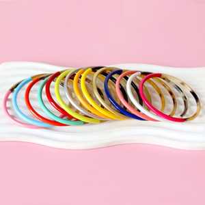 Bracelet large élégant en corne naturelle, bijoux de créateur écologiques fabriqués à la main pour les femmes modernes, occasions de mariage et de fête - Product Image 5