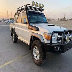 Toyota Land Cruiser de Segunda Mano, Camioneta 79, Cabina Sencilla, 4x4, con Motor V8 de 4.5L - Product Image 1