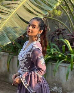 Costume spécial d'été d'Anushka Sen's pour femmes élégant et adapté à l'âge pour les occasions spéciales - Product Image 3