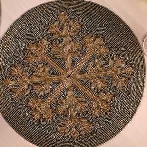 Napperons Ronds Modernes de Luxe en Satin Perlé, Faits Main, Tissés, Brodés et Tricotés, Polyvalents pour la Maison, les Mariages, l'Extérieur, les Hôtels et Noël - Product Image 5