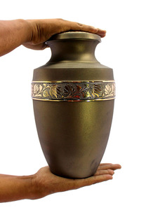 Urna de cremación de latón Elegance con diseño de flor azul con color y tamaños personalizados para el hogar a precios al por mayor - Product Image 6