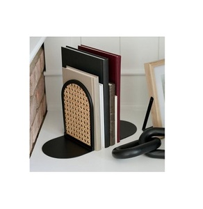 Serre-livres en métal de qualité supérieure conçus pour correspondre aux styles de décoration industrielle et minimaliste modernes pour la maison ou le bureau - Product Image 6