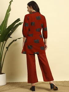 Ensemble Kurti et Palazzo en coton floral de qualité supérieure pour femmes |   Vêtements ethniques décontractés d'été avec décoration fendue |   Tissu respirant - Product Image 6