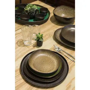 Tazón de Metal de Diseño Martillado Ultra Lujoso para Espacios Modernos, Tazón Premium Royalsafe, Tazón de Alta Gama para Servir Comida en Restaurantes - Product Image 1