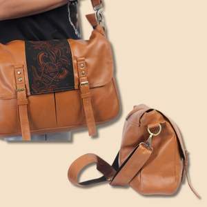 กระเป๋าบาติกคุณภาพสูงทำจากหนังสังเคราะห์และผ้าบาติกแบบวาดด้วยมือทำจากประเทศอินโดนีเซีย - Product Image 6