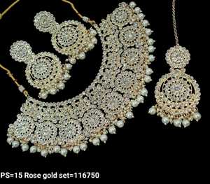 Nouveau design plaqué or traditionnel goutte perle et Kundan clouté boucle d'oreille Mangtika collier ras du cou ensemble et ensemble de bijoux pour femmes - Product Image 5