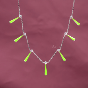 Collar con Diamante Cultivado en Laboratorio Certificado por IGI, Esmalte Verde, en Oro Blanco/Rosa y Blanco de 9K, Joyería de Diseño Moderno - Product Image 3