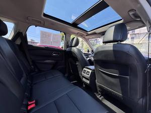 Cherokee Limited 2024 d'occasion, SUV automatique, moteur V8 400 ch, sièges en cuir, toit ouvrant panoramique, prêt à rouler - Product Image 4