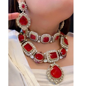 Ensemble de collier et boucles d'oreilles en pierres doubles de moissanite plaquées or de haute qualité exclusives, collection de vêtements de mariage pour femmes - Product Image 1