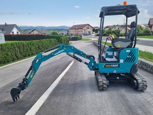 Mini-excavatrices SUNWARD SWE18UF, poids opérationnel 2 tonnes, composants moteur de qualité supérieure, idéales pour la construction et le bâtiment. - Product Image 4
