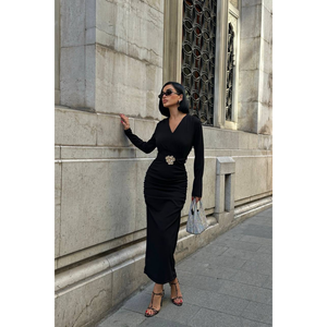 เดรสทำงานทรงวีคอสีดำ แขนยาว ผ้าจับเดรป พร้อมดีเทลประดับที่เอว - Product Image 5