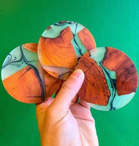 Posavasos de madera de nogal de resina hechos a mano para decoración del hogar posavasos de madera de resina epoxi posavasos de lujo personalizados para bebidas - Product Image 5