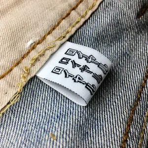 Etiquetas tejidas de tamaño de cuello con logotipo personalizado etiqueta tejida de pliegue central para ropa - Product Image 2