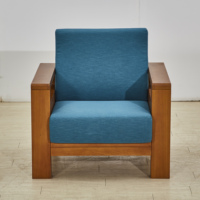 Fauteuil de salon simple et moderne de style classique en teck, durable, confortable et éco-responsable, pour salon