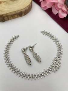 Conjunto de collar de circonia cúbica de latón de calidad superior para mujer elegante ropa de fiesta minimalista con pendientes joyería de Zirconia cúbica - Product Image 2