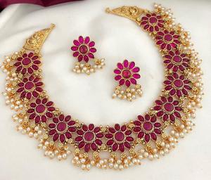 Conjunto de Collar Clásico de Diseño Tradicional Chapado en Oro de la Mejor Calidad con Pendientes para Mujer, para Bodas, Compromisos y Uso Diario - Product Image 3