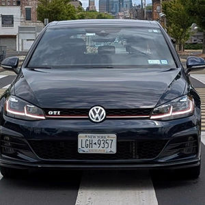 Volkswagen GTI Autobahn 2018 d'occasion, sans réserve, 4 cylindres turbocompressés, évalué par Regular Car Reviews, non modifié - Product Image 1