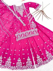Présentation de la dernière création : magnifique salwar kameez de style télévisé avec travail de séquence de 5 mm, couleurs vives, avec bordure en dentelle et ensemble dupatta - Product Image 4